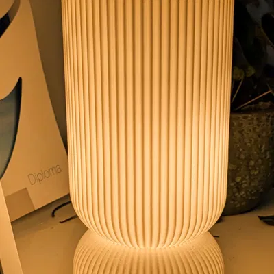 Đèn bàn Minimalistic Corinthian #1