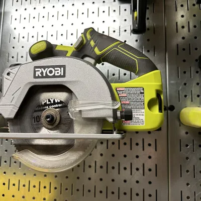 Giá Treo Dụng Cụ Ryobi Trên Pegboard - Cưa Tròn, Máy Rung, Máy Mài