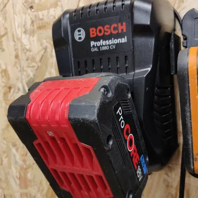 Giá Treo Tường Cho Cục Sạc Bosch Professional GAL 1880 CV