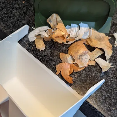 Thùng rác vệ sinh mặt bàn có nắp/cạp bàn