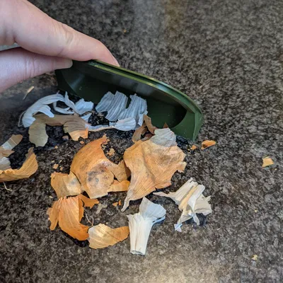 Thùng rác vệ sinh mặt bàn có nắp/cạp bàn