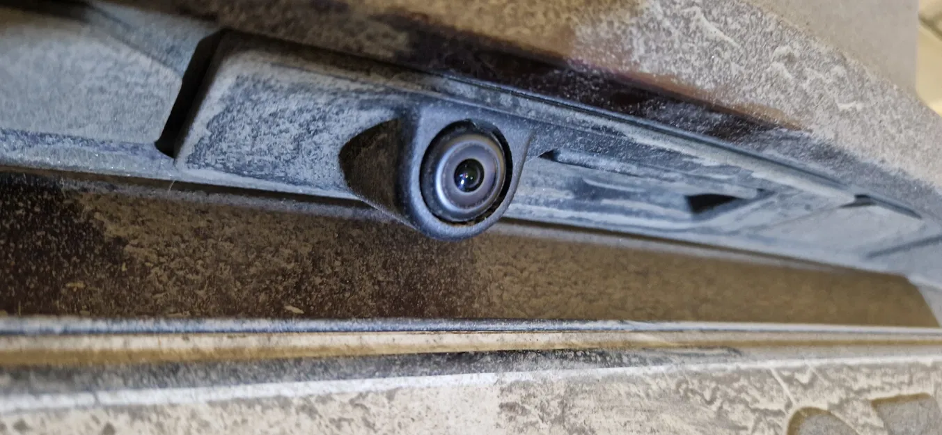 Chắn bảo vệ camera sau cho Tesla Model Y (2023 Berlin) - Image 2