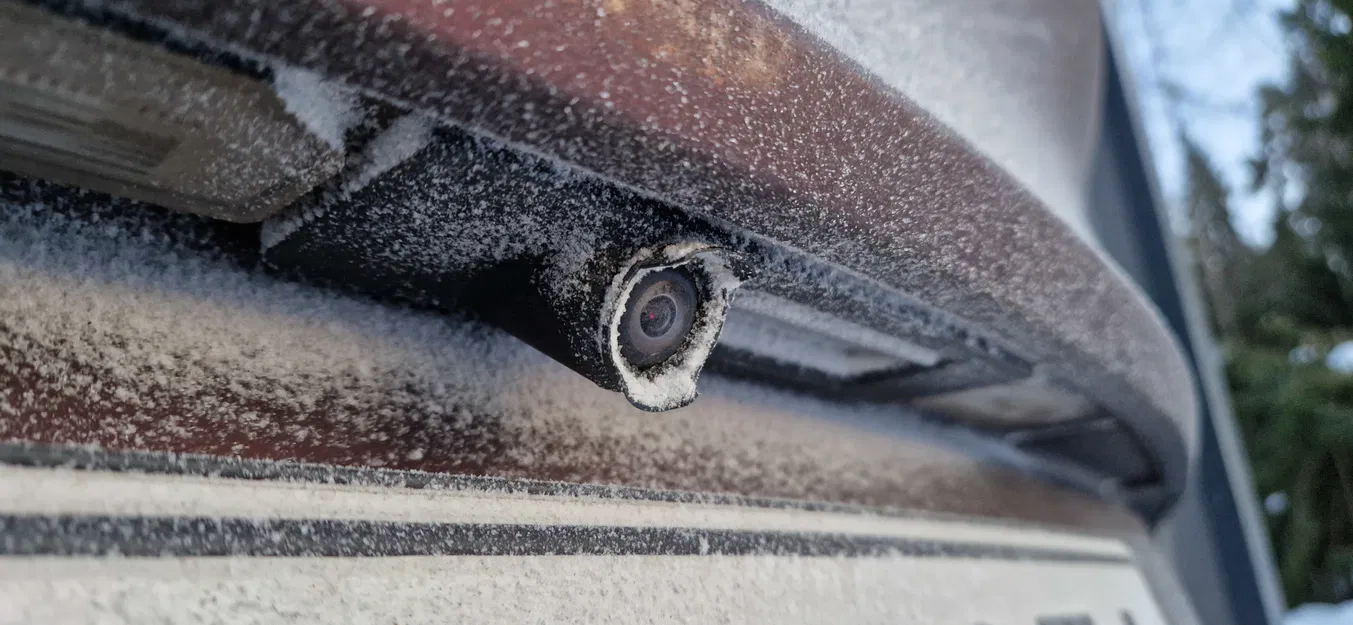 Chắn bảo vệ camera sau cho Tesla Model Y (2023 Berlin) - Image 4