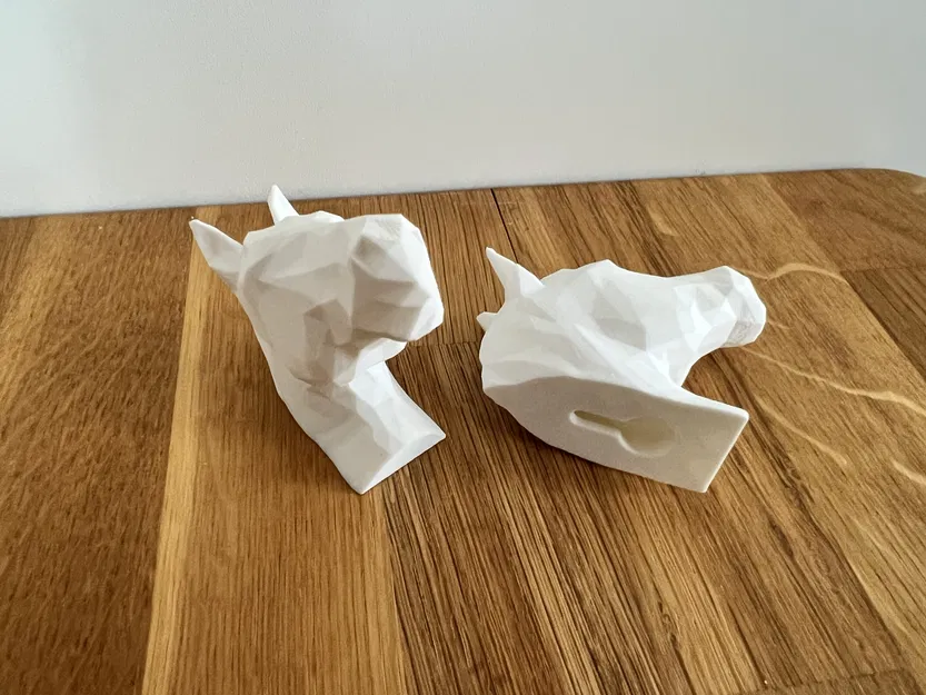 Móc Treo Đồ Hình Đầu Ngựa Low Poly - Image 1