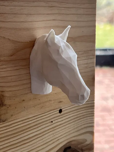 Móc Treo Đồ Hình Đầu Ngựa Low Poly - Image 2