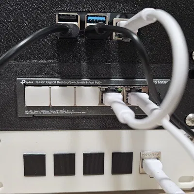 TP-Link SG1005P | SG105 | OC200 6-inch Rack Mount