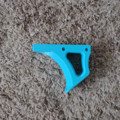 Tay cầm trước góc nghiêng Picatinny (Picatinny Angled Foregrip)