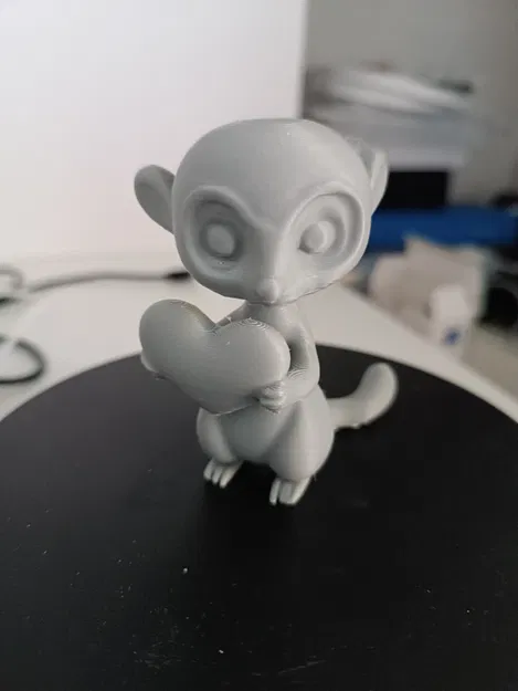 Erdmännchen cầm trái tim (Little Meerkat with heart) – Valentine - Image 2