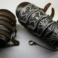 Assassin’s Creed Altair – Các tấm vambrace (bracer plates) - Thumbnail 1