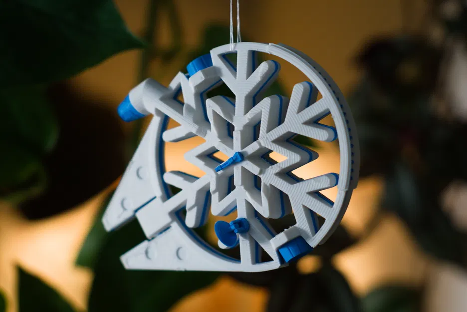 Snowflake Millennium Falcon – Ornament bông tuyết mùa đông - Image 3