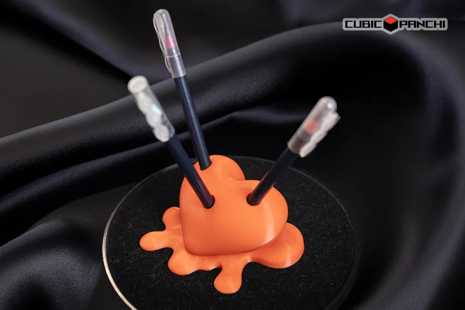 Stabbed Heart Penstand – Đế Cắm Bút Trái Tim Bị Đâm - Image 1