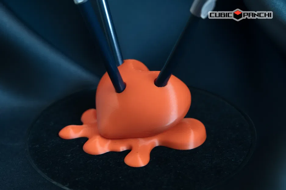 Stabbed Heart Penstand – Đế Cắm Bút Trái Tim Bị Đâm - Image 2