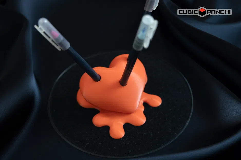 Stabbed Heart Penstand – Đế Cắm Bút Trái Tim Bị Đâm - Image 5