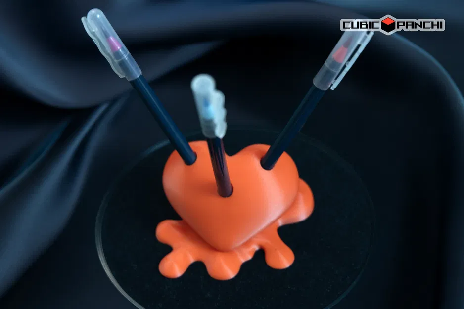 Stabbed Heart Penstand – Đế Cắm Bút Trái Tim Bị Đâm - Image 6