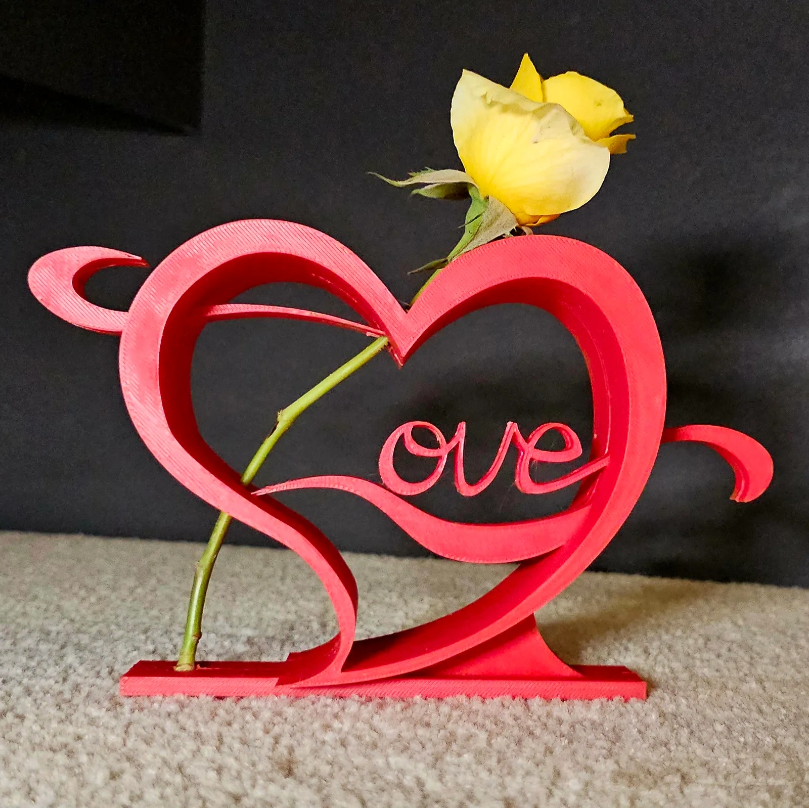 Trưng Bày Hoa Hồng 1 Cành Ngày Valentine… 1