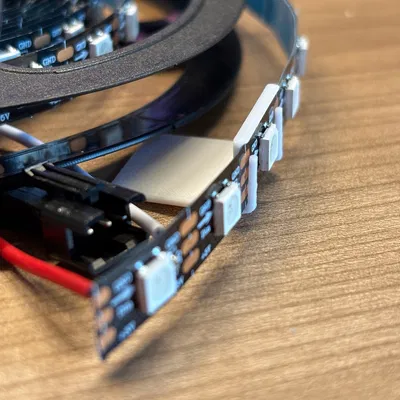 Giá đỡ LED strip gắn bảng Skådis (9mm) – dán băng keo hai mặt