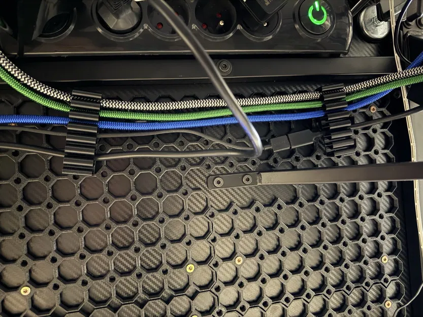 Kẹp giữ dây cáp đa dụng cho Underware (Universal Cable Holder) - Image 1