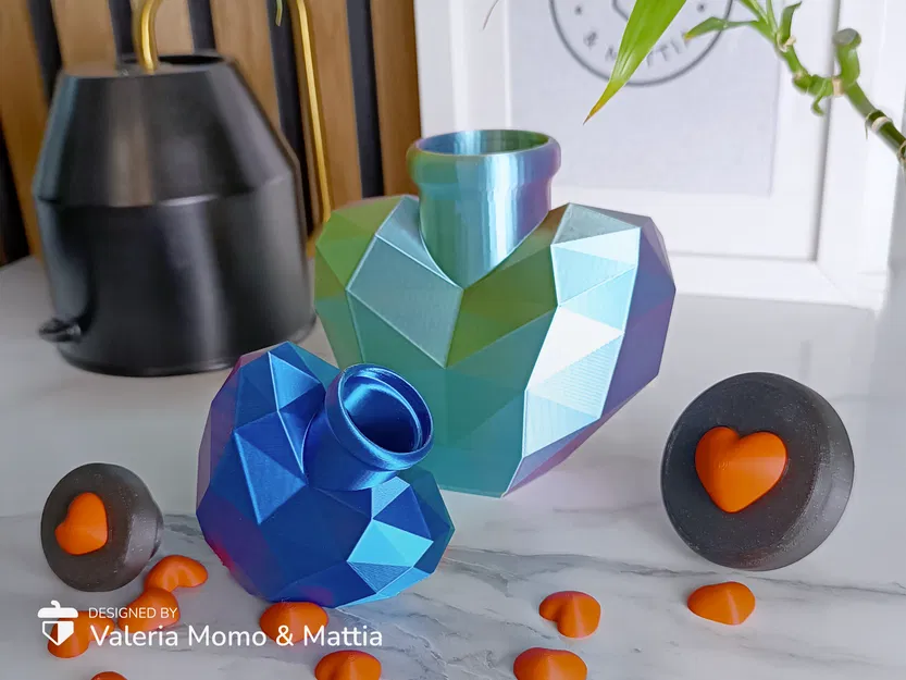 Love Potion LowPoly + Nắp Nắp Trái Tim, 2 Chai Hình Trái Tim, No Support - Image 1