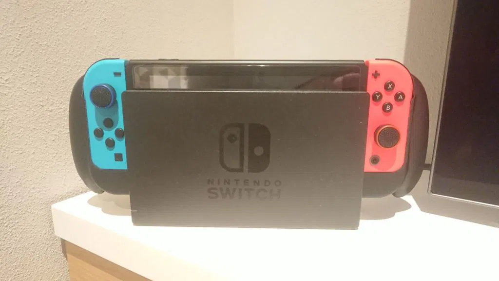 Tay Cầm Nintendo Switch Portable Comfort Grip Honeycomb Shell Có Nút Khóa - Image 8