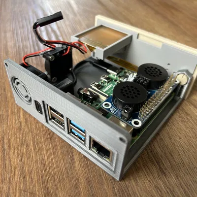 Vỏ Raspberry Pi kiểu Retro Desktop PC V2