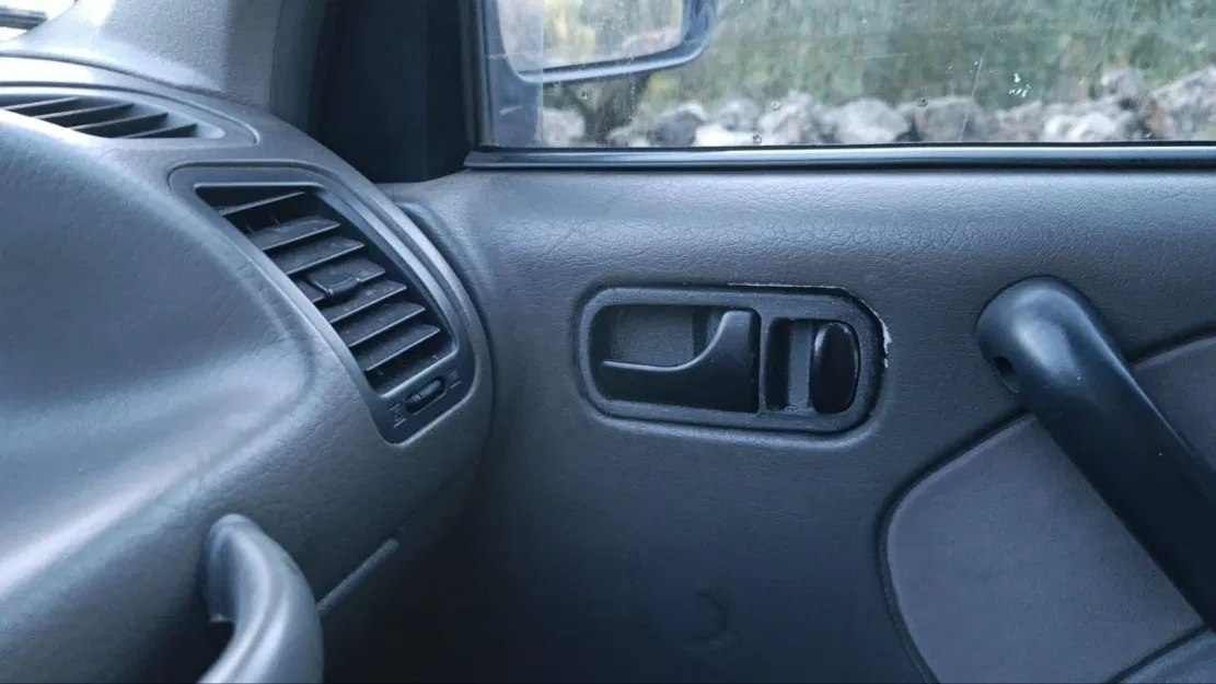 Ốp tay nắm cửa Nissan Terrano II 1995 (3D scan) - Image 1