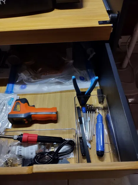 Soporte Pinzas – Giá đỡ kềm cắt filament - Image 1