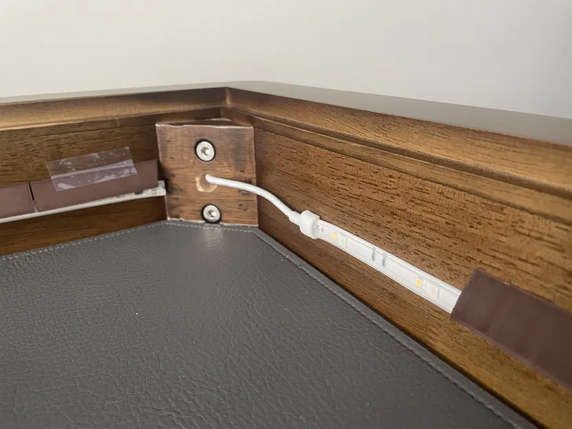 Bàn Brimhart - Mái Che cho LED Light Strips - Image 3