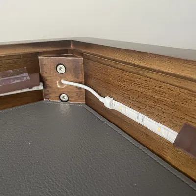 Bàn Brimhart - Mái Che cho LED Light Strips