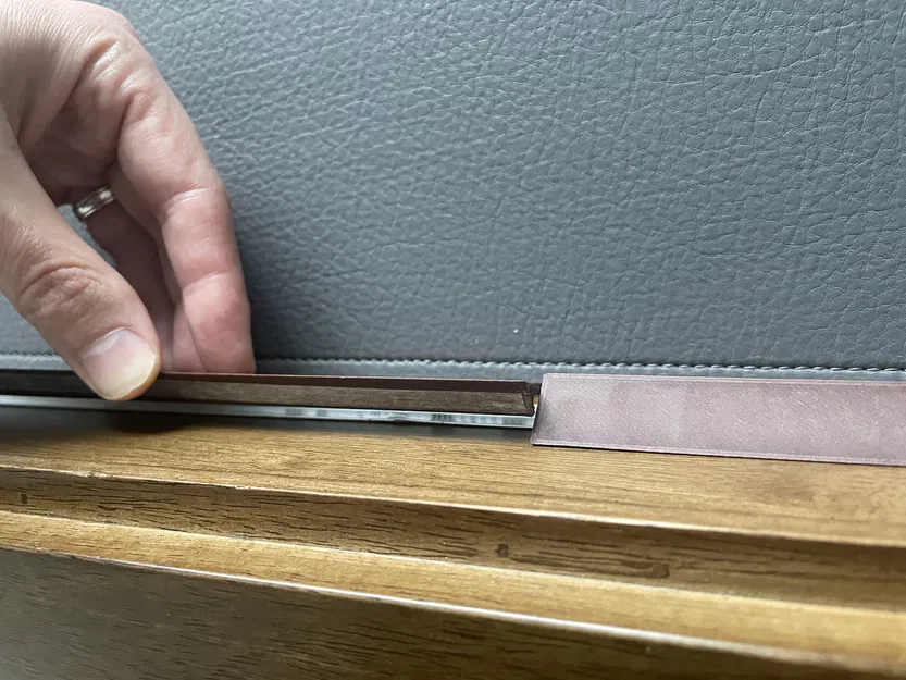 Bàn Brimhart - Mái Che cho LED Light Strips - Image 9