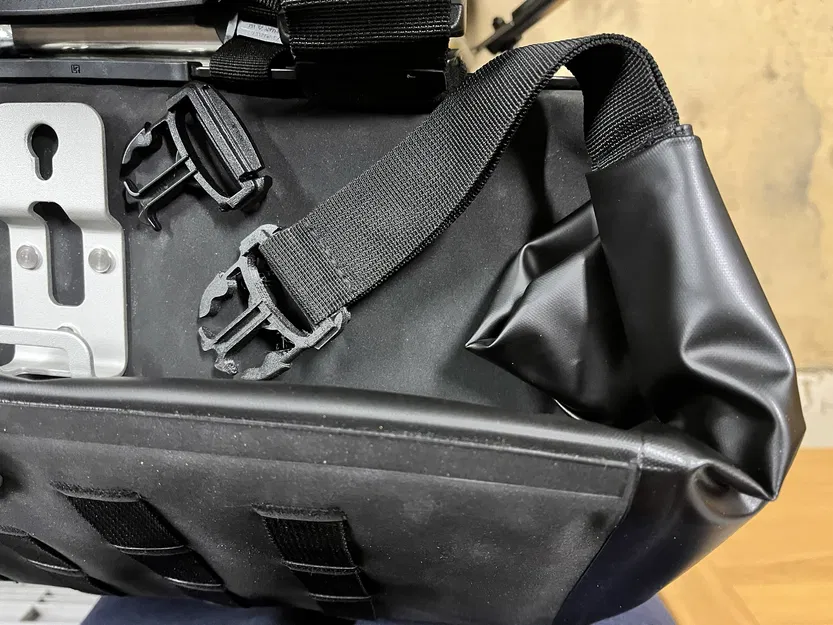 Sửa clip túi Lone Rider Motobags (Lone Rider Motobags clip repair) - Image 1