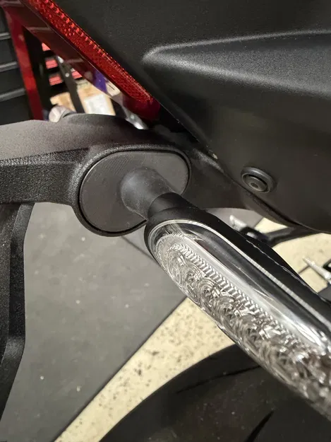 Adapter cho Yamaha R9 Evotech tail tidy dùng với xi-nhan aftermarket - Image 2