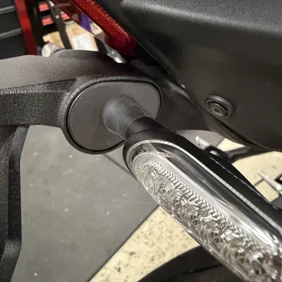 Adapter cho Yamaha R9 Evotech tail tidy dùng với xi-nhan aftermarket