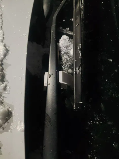 Giá kê nâng cần gạt mưa chống đóng băng (Anti-Freeze Wiper Stands / Winter Blade Lifters) - Image 1