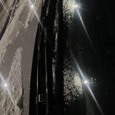 Giá kê nâng cần gạt mưa chống đóng băng (Anti-Freeze Wiper Stands / Winter Blade Lifters)