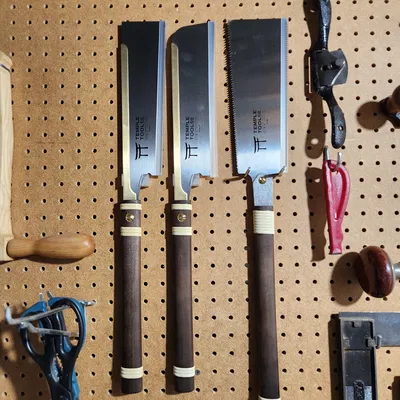 Giá treo pegboard cho Temple Tool co. Dozuki 240mm