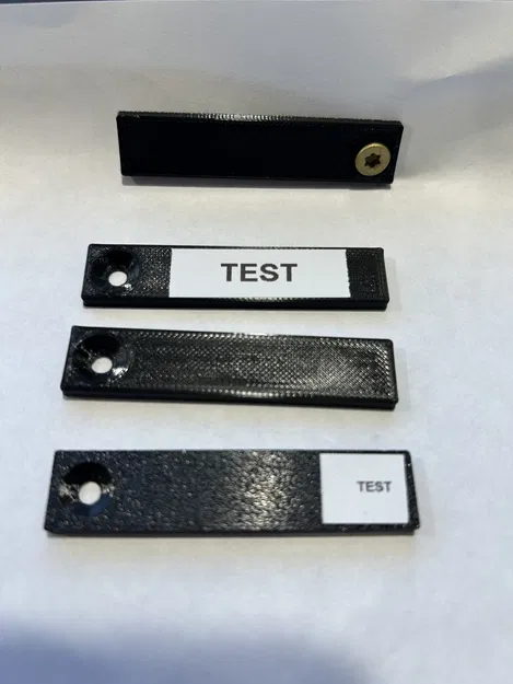 Thẻ dán nhãn bắt vít (Screw in Label Tag) - Image 1