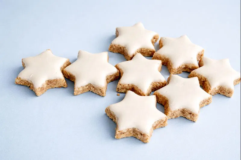 Khuôn dập Zimtstern 16 cái kèm stencil Eischnee (Cinnamon star cookie cutter) - Image 2