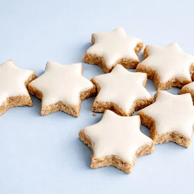 Khuôn dập Zimtstern 16 cái kèm stencil Eischnee (Cinnamon star cookie cutter)