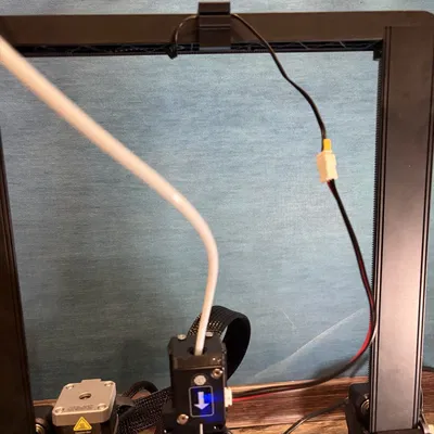 Ender 3 vs 3 KE: kẹp/cắt dây (wire front cutter/clipper) mặt trước