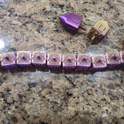 Dreidel quay chính xác – Yisraels Designs