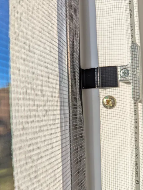 Flyscreenclip – Kẹp flyscreen gập cho khung cửa Gealan S8000 - Image 2