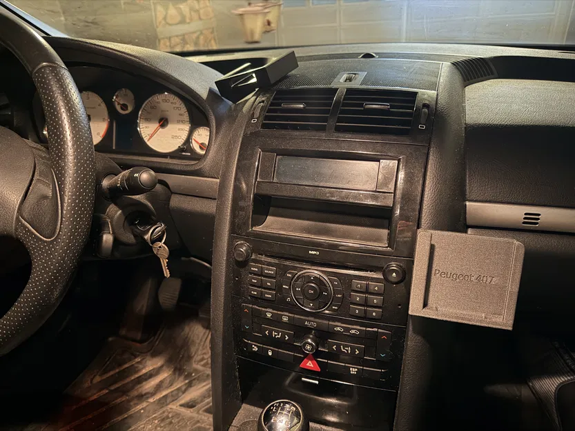 Giá đỡ điện thoại iPhone 17 Pro Max trên xe hơi - Image 3