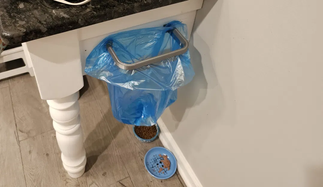 Giá treo túi rác - Image 1