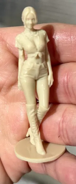 Mô hình tỉ lệ 1:24 emily - Image 1