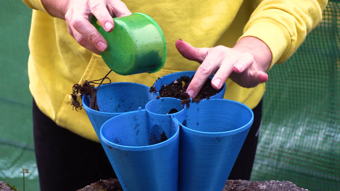 Chậu Trồng Dâu Tây (Strawberry Planter) - Image 1