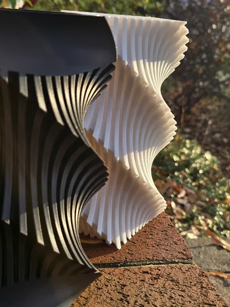 Tái Hiện Nghệ Thuật: Bình Hoa Helix - Image 2