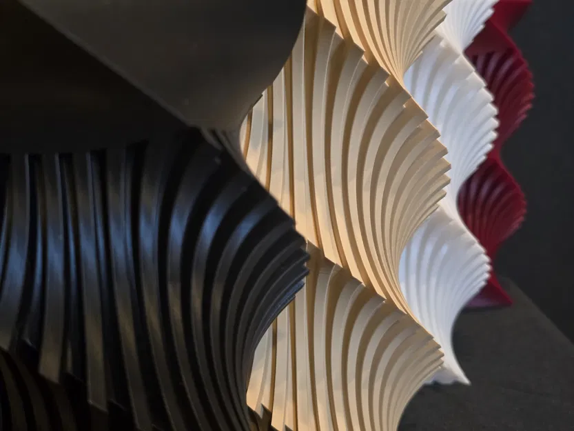 Tái Hiện Nghệ Thuật: Bình Hoa Helix - Image 3