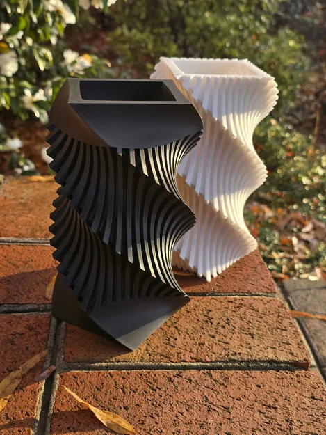 Tái Hiện Nghệ Thuật: Bình Hoa Helix - Image 4