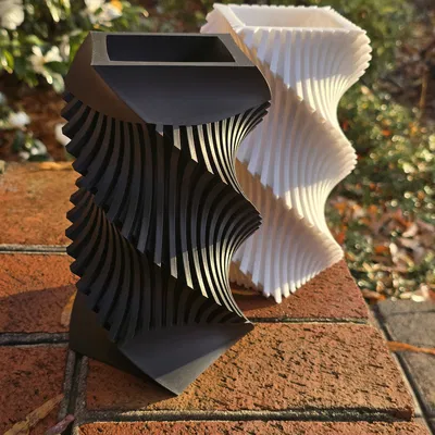 Tái Hiện Nghệ Thuật: Bình Hoa Helix