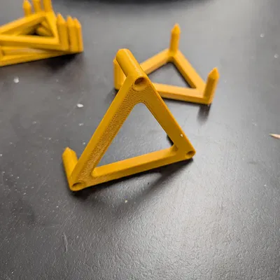 Chân Tripod Xếp Chồng Để Sơn (Stacking Paint Tripods)